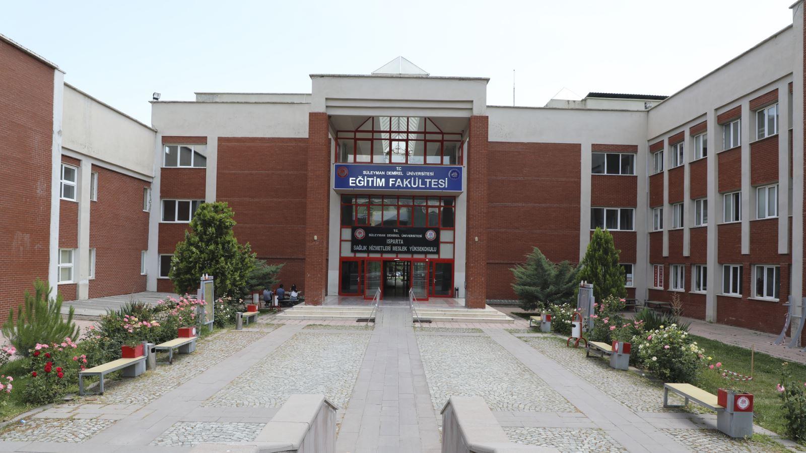 SDÜ Eğitim Fakültesi Hakkında Merak Edilen Her Şey