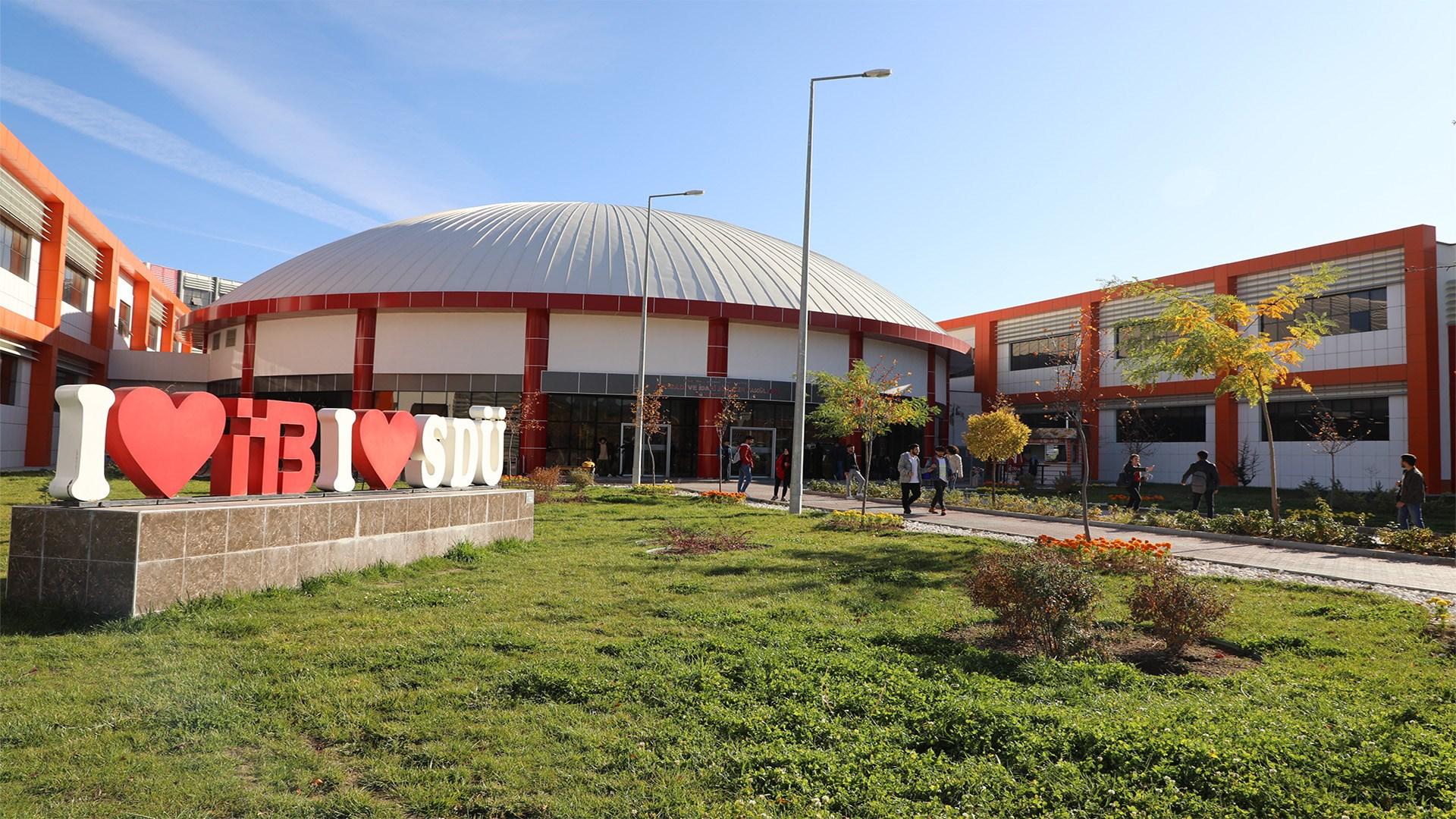 SDÜ İktisadi ve İdari Bilimler Fakültesi (İİBF) Hakkında Merak Edilen Her Şey