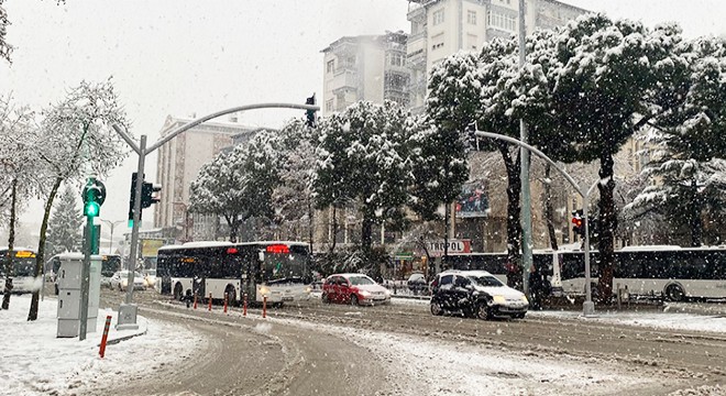Kış Kapıda: Isparta Trafiğinde Kar ve Buzla Mücadele Rehberi